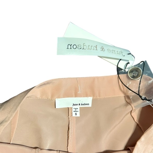 June & Hudson, flat front shorts , size small , 28-14, pink , NWT - Picture 2 of 3